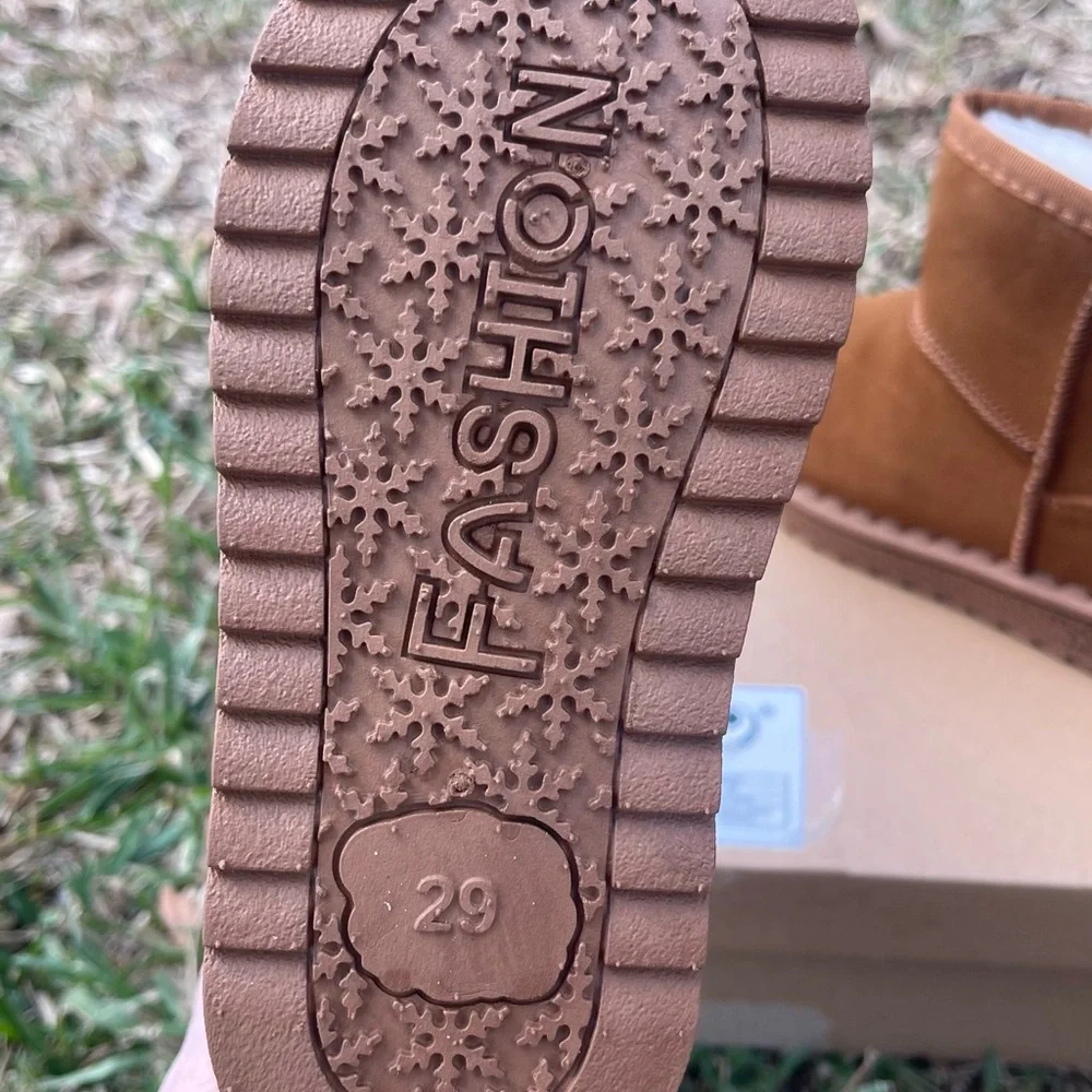 SOLD- Sold- Cozy Toddler Girls Boots - Picture 9 of 10